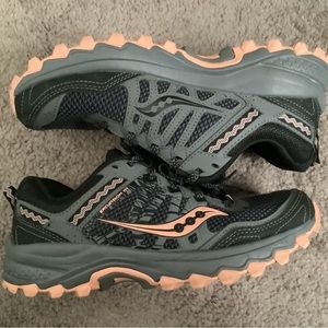 Women’s 6.5W Black/Gray/Peach Athletic Shoes